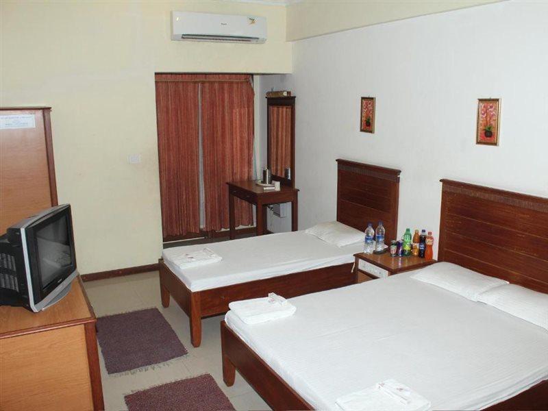 Hotel Chitra Park Thiruchendur Bagian luar foto